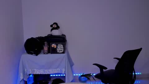 Lian online show from December 2024 10:08:02 PM