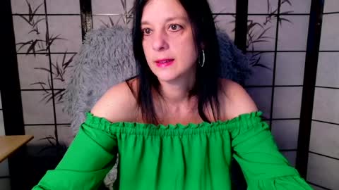 Snapshot of sweetlonglips_ chatting on April 2026 06:44:01 AM JenJenny online show from April 2026 06:44:01 AM