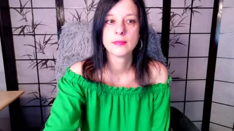Snapshot of sweetlonglips_ chatting on June 2026 08:18:02 AM JenJenny online show from June 2026 08:18:02 AM