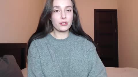 Mia online show from April 2026 06:14:02 PM