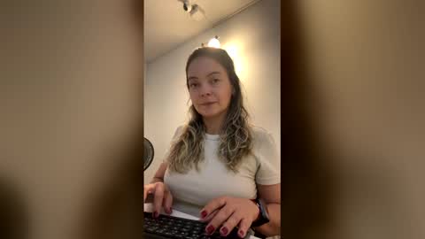 Monic online show from April 2026 09:43:02 PM