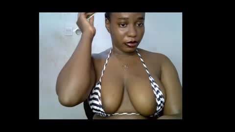 Snapshot of sweetpetitgirl chatting on June 2026 05:15:01 PM LILY BRANDY online show from June 2026 05:15:01 PM