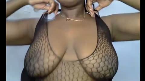 Snapshot of sweetpetitgirl chatting on July 2026 06:41:02 AM LILY BRANDY online show from July 2026 06:41:02 AM