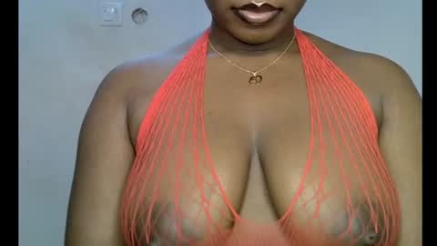 Snapshot of sweetpetitgirl chatting on July 2026 07:27:02 PM LILY BRANDY online show from July 2026 07:27:02 PM