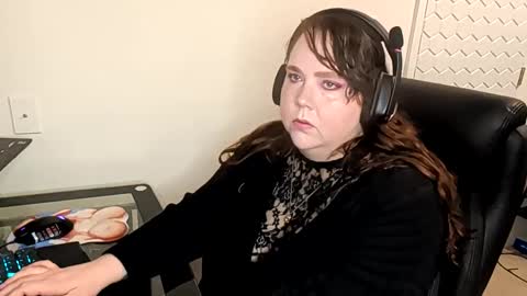 ruby and scarlet online show from November 2025 10:27:01 AM