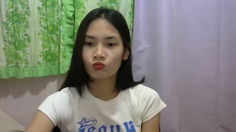 Mia online show from February 2025 12:27:02 PM