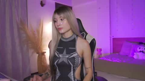 Cat independent model  online show from March 2025 03:21:02 AM