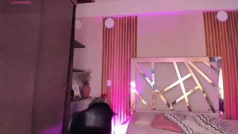 Snapshot of sweetviolet___ chatting on May 2026 12:02:02 PM sweetviolet___ online show from May 2026 12:02:02 PM