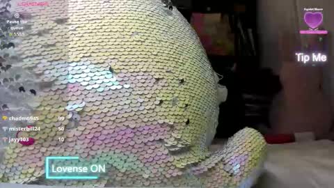 Mia online show from March 2026 08:37:02 PM