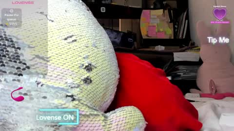 Mia online show from March 2026 07:25:01 PM