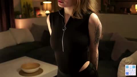 Snapshot of sweety_xis chatting on November 2025 09:25:02 PM Bella . online show from November 2025 09:25:02 PM