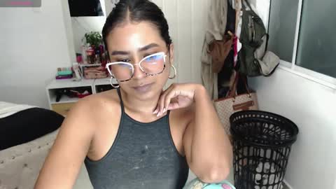 Snapshot of sweetyaya_ chatting on October 2025 12:29:05 AM yaya online show from October 2025 12:29:05 AM