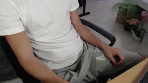 SwetLittleBoy4u online show from September 2025 10:07:01 AM