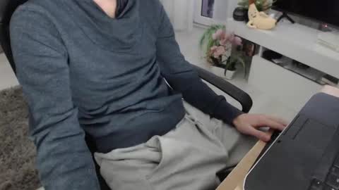 SwetLittleBoy4u online show from January 2026 05:57:01 AM