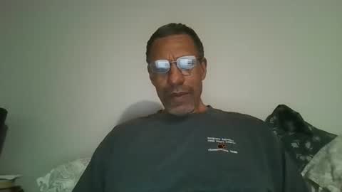 swimmerbod2495 online show from February 2026 03:29:02 AM