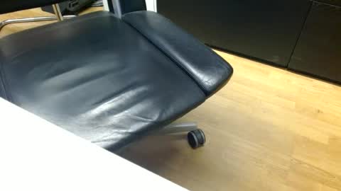 Snapshot of swisstom72 chatting on June 2026 10:01:02 PM swisstom72 online show from June 2026 10:01:02 PM