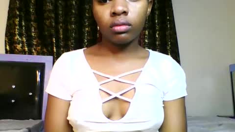 Snapshot of swit_candy chatting on April 2026 12:27:01 AM Candy online show from April 2026 12:27:01 AM