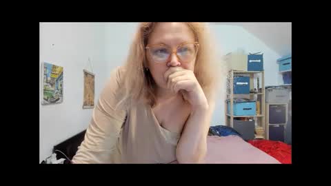 switchlorenx online show from December 2024 02:42:01 AM