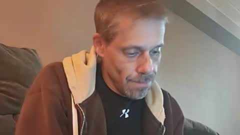 swontguy2025 online show from December 2024 04:41:01 AM