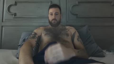 swoozy_ online show from November 2025 06:17:01 PM