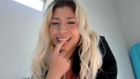 Sophie online show from April 2026 08:20:01 PM