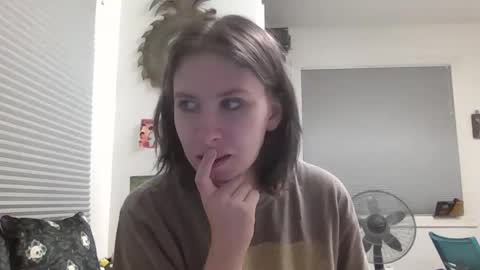 Snapshot of sylphy04 chatting on November 2025 09:11:01 AM Sylphy online show from November 2025 09:11:01 AM