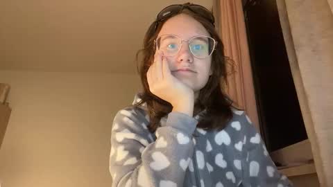 Sylvia online show from October 2025 05:02:02 PM