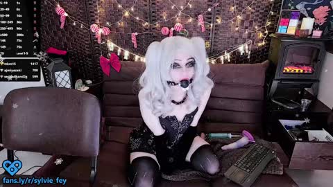 Sylvie online show from January 2025 05:43:02 AM