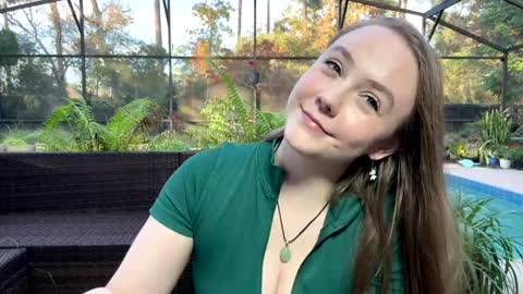 Jennah online show from December 2025 09:23:02 PM