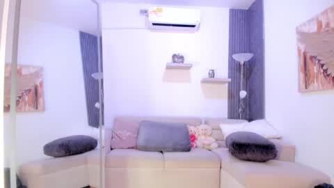 Tahiela  online show from February 2026 03:38:02 AM