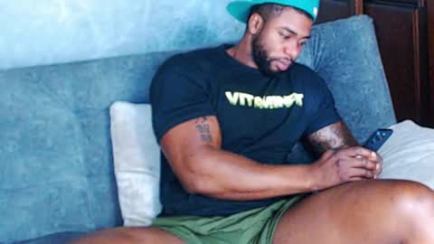 Tairon Tucke online show from January 2025 12:41:01 PM