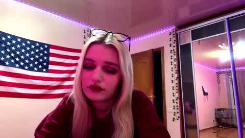 Snapshot of taitebinner chatting on March 2026 05:20:01 PM Mia online show from March 2026 05:20:01 PM