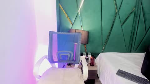 Tamara  online show from November 2025 12:27:02 PM