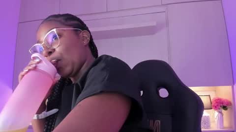 Tami online show from September 2025 07:52:01 PM