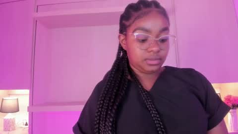 Tami online show from October 2025 08:00:02 PM