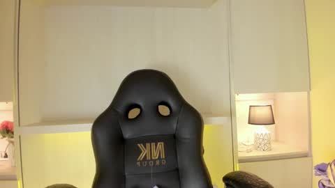 Tami online show from December 2025 07:53:01 PM