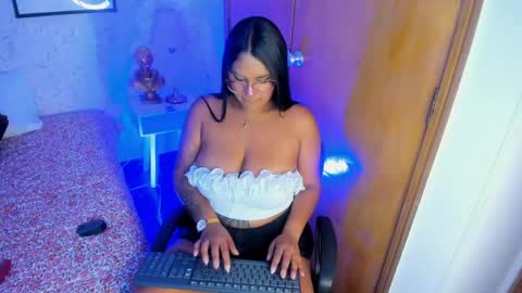 Tammara  online show from May 2026 12:10:01 PM