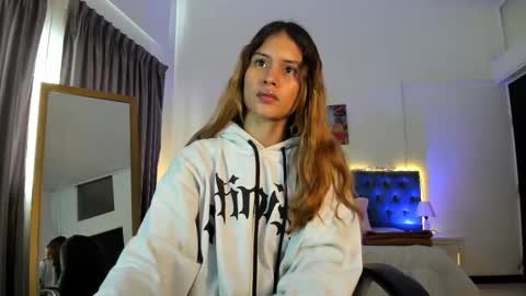 Tamy  online show from November 2025 01:42:02 PM