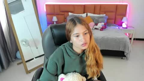 Tamy  online show from April 2026 08:04:01 PM