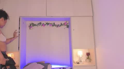  T A R A  online show from November 2025 04:47:01 AM