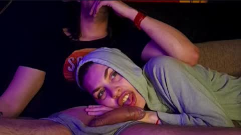 T  J   online show from November 2025 09:09:01 AM