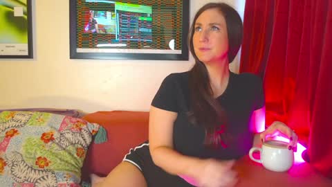 Vivian  Clark online show from November 2025 02:04:01 PM