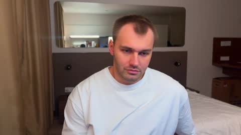 Snapshot of tasty_justin chatting on November 2025 04:44:02 AM My shows 2100500 UTC3 online show from November 2025 04:44:02 AM