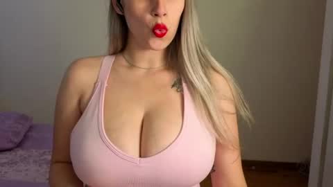 Snapshot of tateisblonde chatting on July 2026 01:39:02 PM tateisblonde online show from July 2026 01:39:02 PM