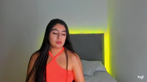 Snapshot of tatiana_2000 chatting on June 2026 01:43:02 AM Tatiana online show from June 2026 01:43:02 AM