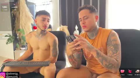 Snapshot of tattoguys_cums chatting on October 2025 09:14:02 PM Jonathan Juan online show from October 2025 09:14:02 PM