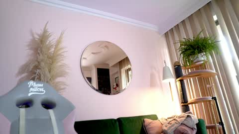 Nathalie Hardy  online show from January 2026 06:35:01 PM