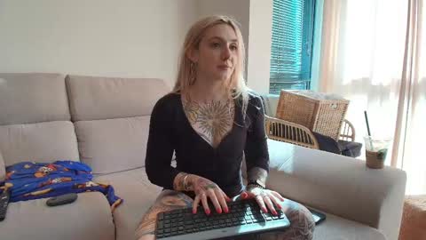Snapshot of tattoobbgirl chatting on May 2026 03:49:02 PM tattoobbgirl online show from May 2026 03:49:02 PM