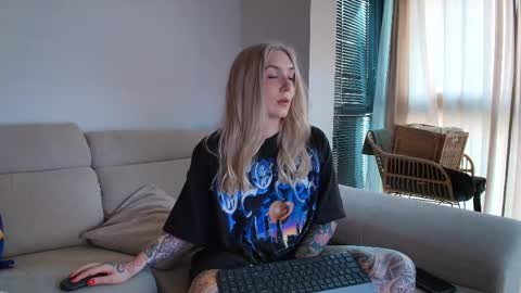 Snapshot of tattoobbgirl chatting on May 2026 06:27:02 PM tattoobbgirl online show from May 2026 06:27:02 PM