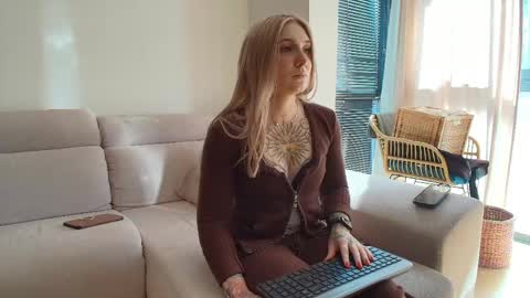 Snapshot of tattoobbgirl chatting on May 2026 03:19:02 PM tattoobbgirl online show from May 2026 03:19:02 PM